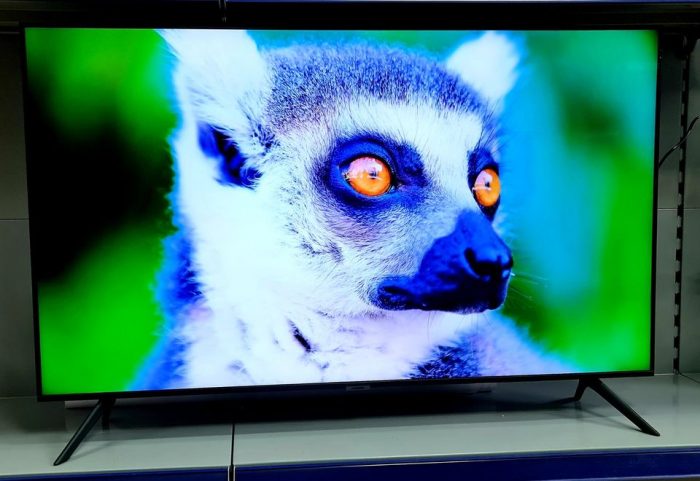 SAMSUNG UE50AU7100KXXU 50" Smart 4K Ultra HD HDR LED TV - Image 2